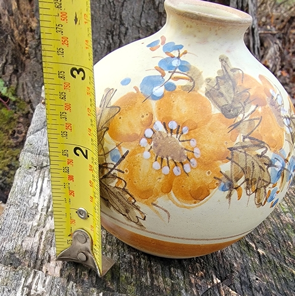 Handcrafted floral pottery vase. - Picture 5 of 6